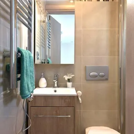 Apartment Emerald Mini Suite:your Deluxe In Kalamaria *