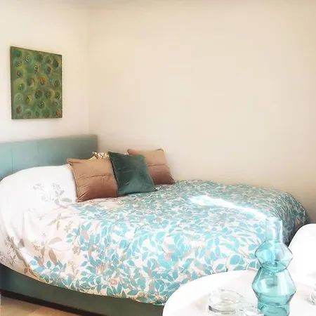 Emerald Mini Suite:your Deluxe In Kalamaria