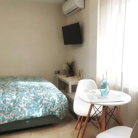 Emerald Mini Suite:your Deluxe In Kalamaria Apartment *